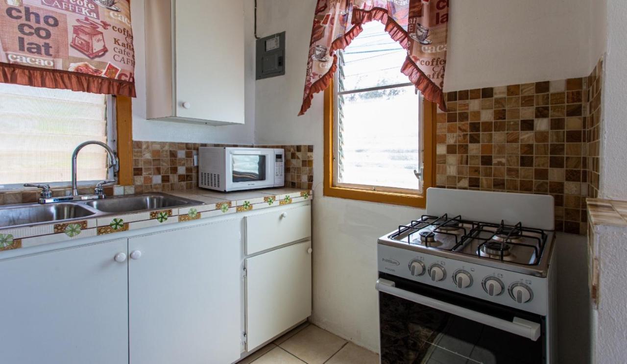Moonlight Cottage East End Village Esterno foto